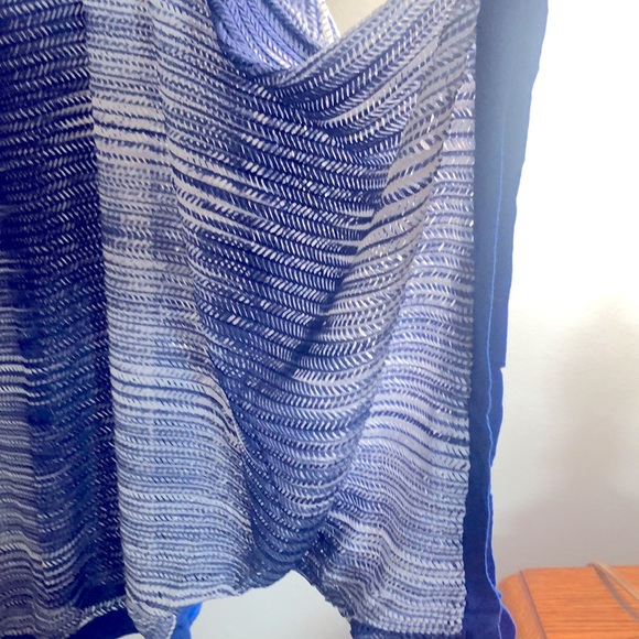 Studio Y Dolman style knit top, sheer, blue and white.  NWOT, size small. - Picture 4 of 4